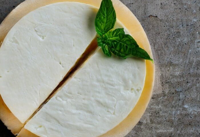 10 способов как приготовить адыгейский сыр из молока в домашних условиях