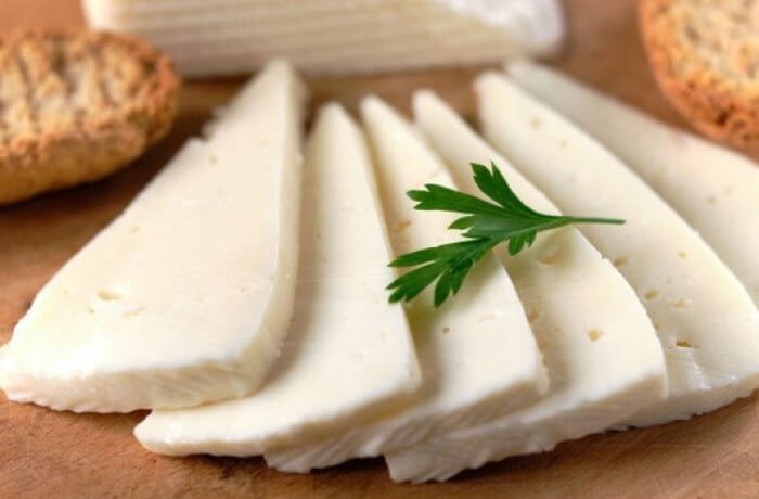 Рецепт сыра из молока и сметаны в домашних условиях — готовый продукт 1