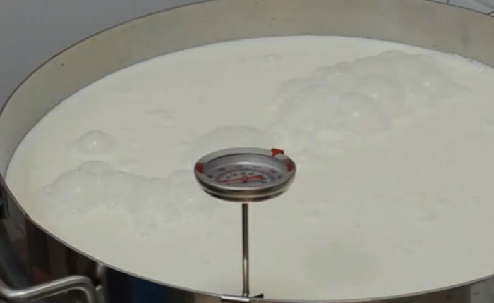 Пастеризация молока: нагреть до +65°C, выдержать 30 минут, охладить до +33°C.